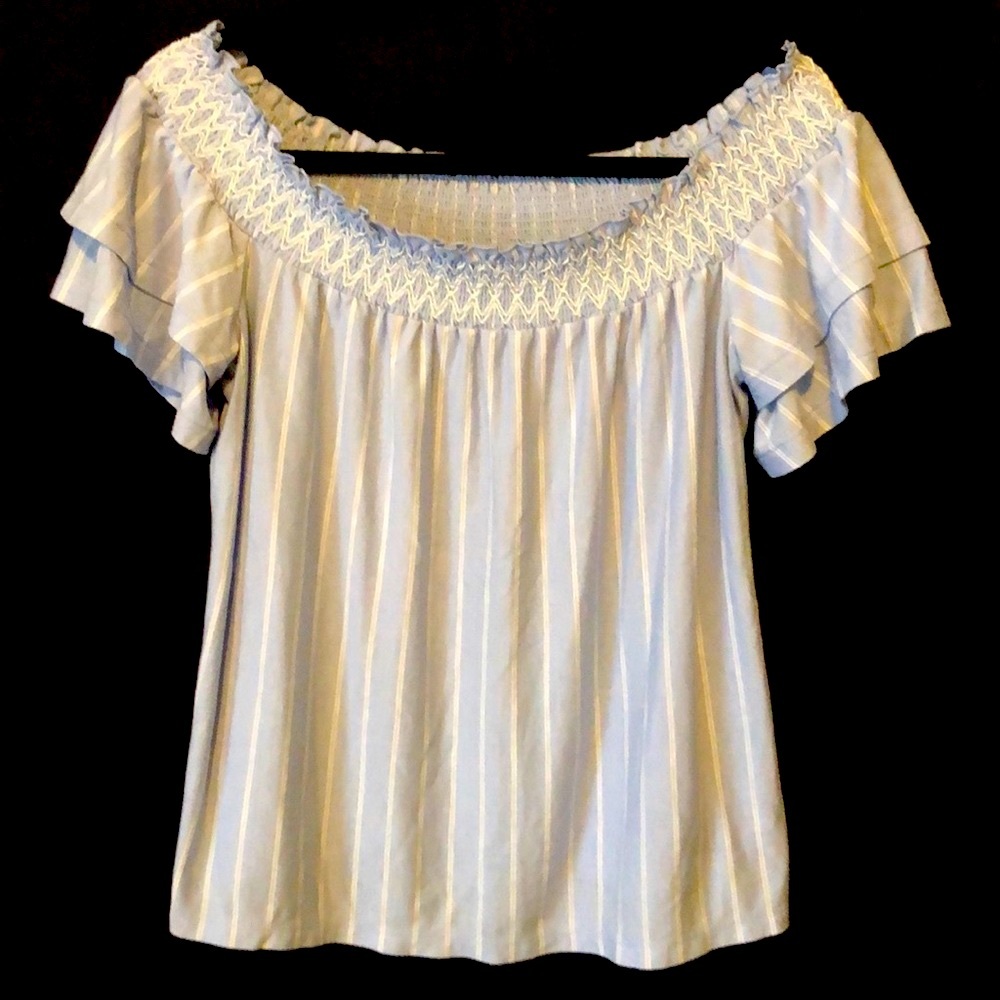 American Eagle Outfitters Striped Top. Size L. 10% Linen. Off Shoulder or On.
